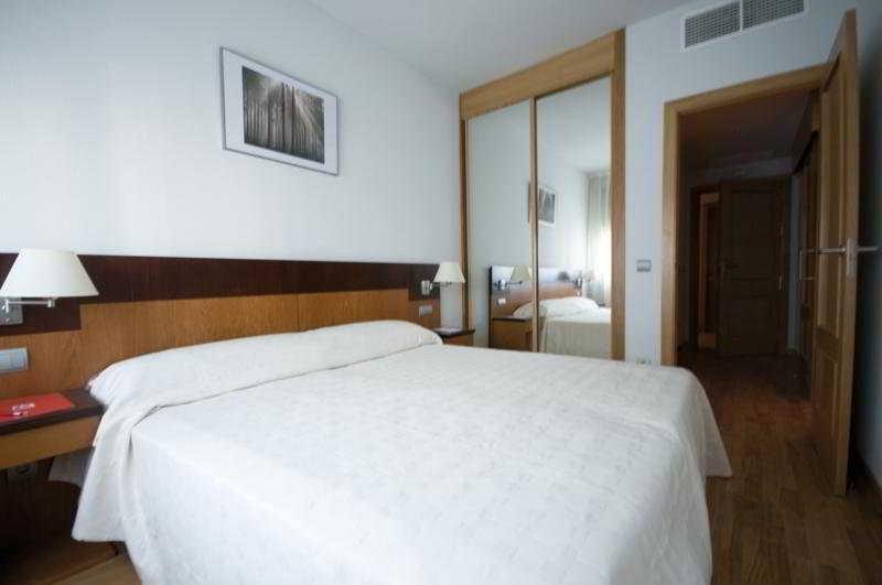 Suites Kris Aeropuerto Madrid Esterno foto